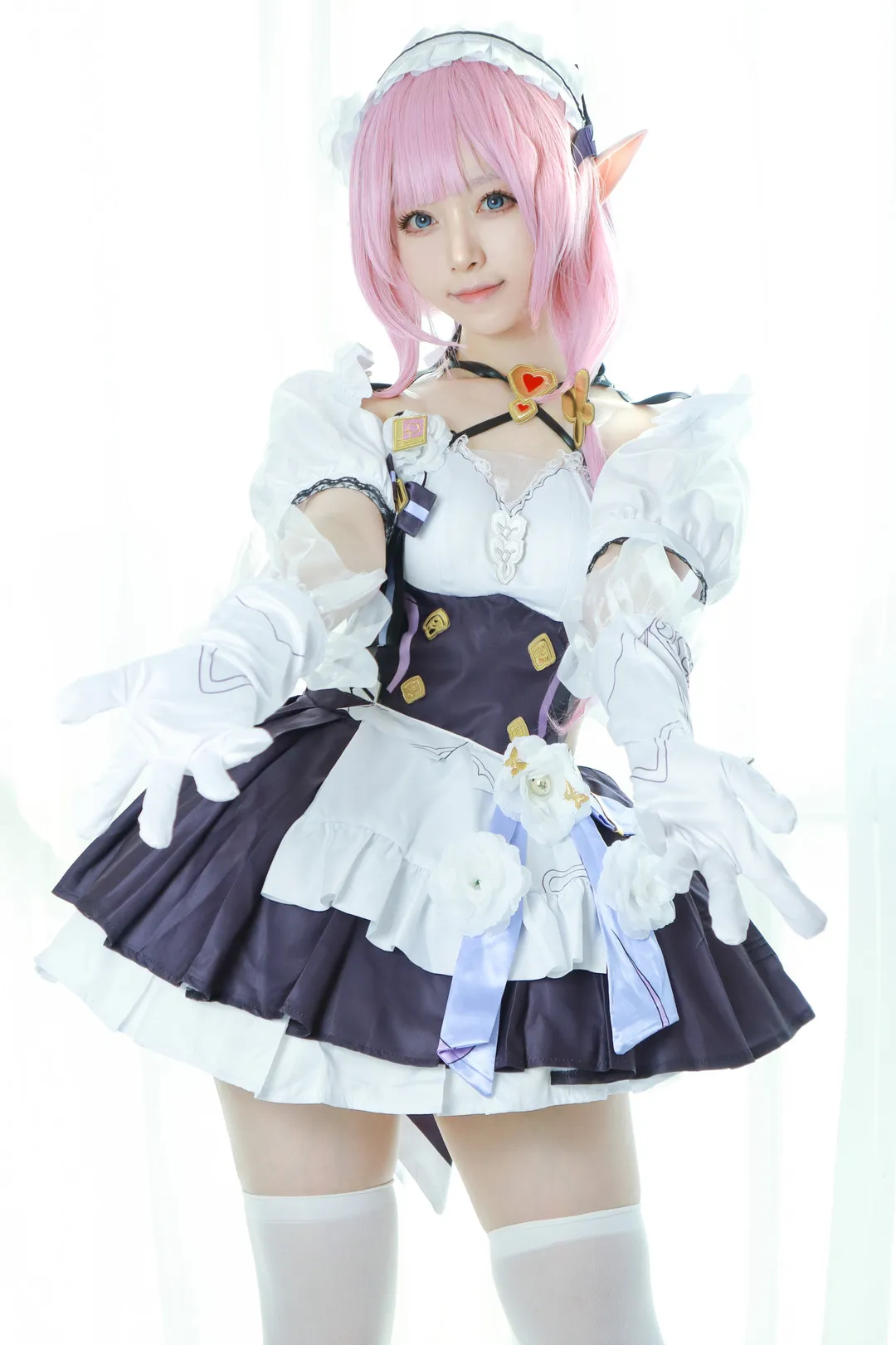 Asagiriai(愛ちゃん)粉色发型白色服装Cosplay姿态