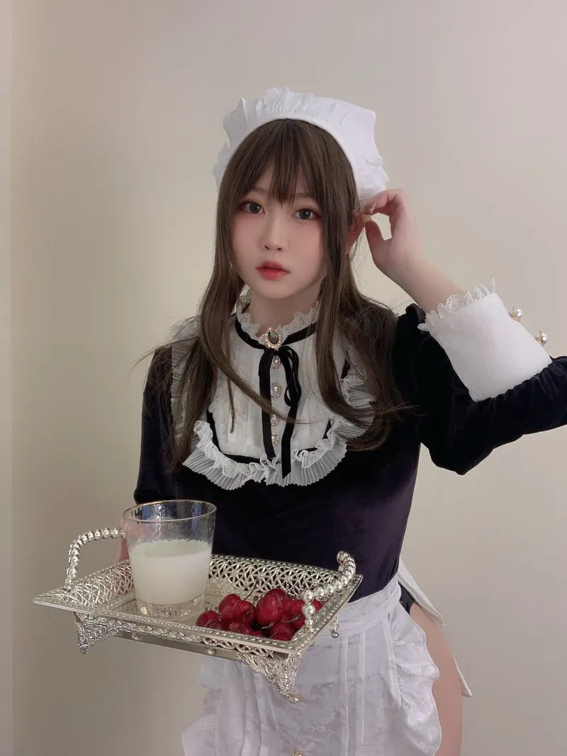 Hachi小芭黑白女仆服装COS造型