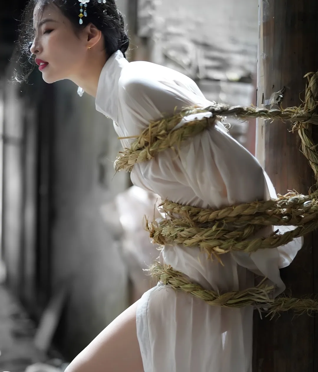 SH678公开作品中的白色服装造型照片