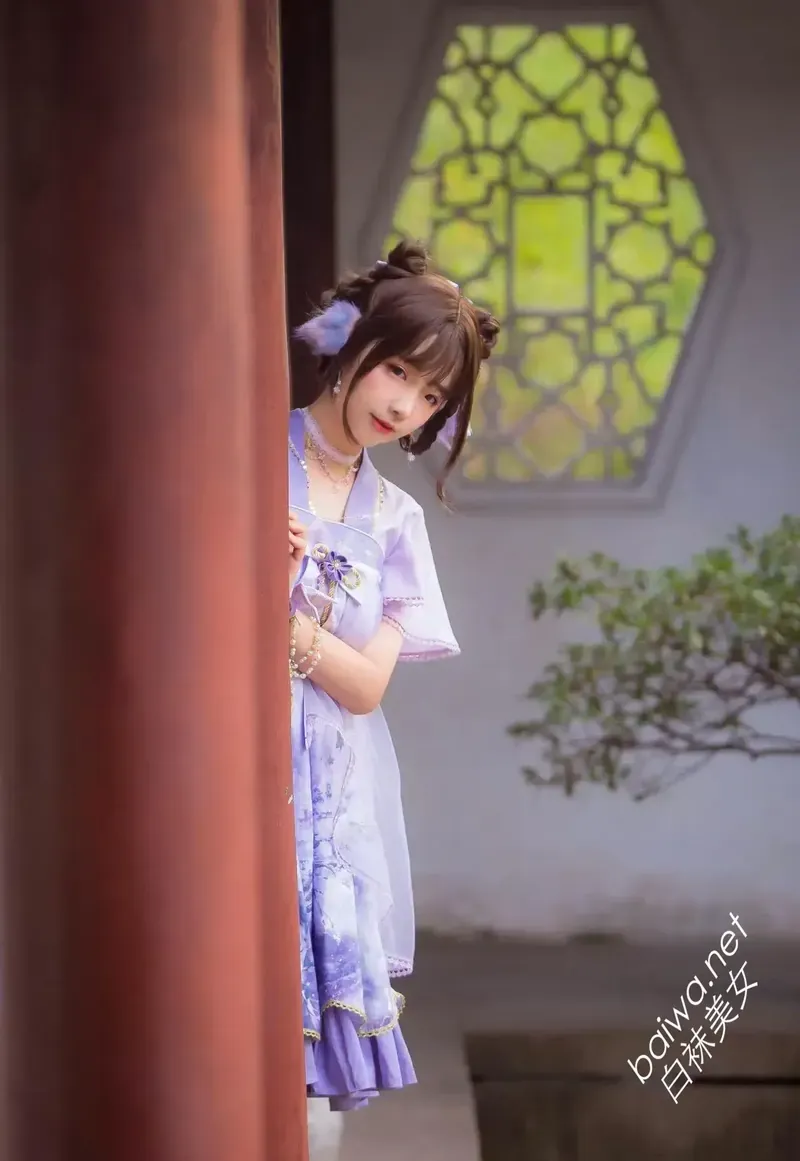 绫Aya cosplay海外Coser 绫Aya紫色服饰Cosplay造型照片