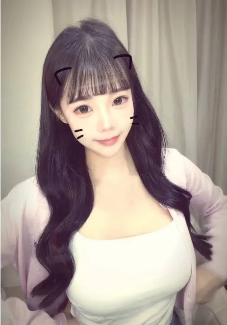 凡妮莎海外Coser 凡妮莎带装饰元素的长发自拍照片