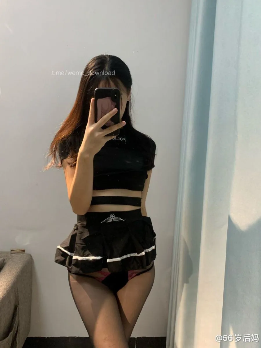 大宝sod秘(56岁后妈) cosplay写真视觉图集导读 大宝sod秘(56岁后妈)黑色穿搭镜面自拍场景