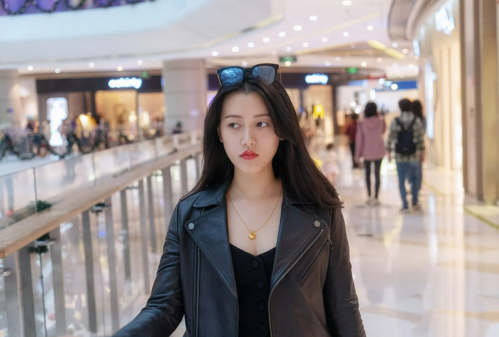 LeoChen海外Coser LeoChen黑色外套商业空间人物写真照片