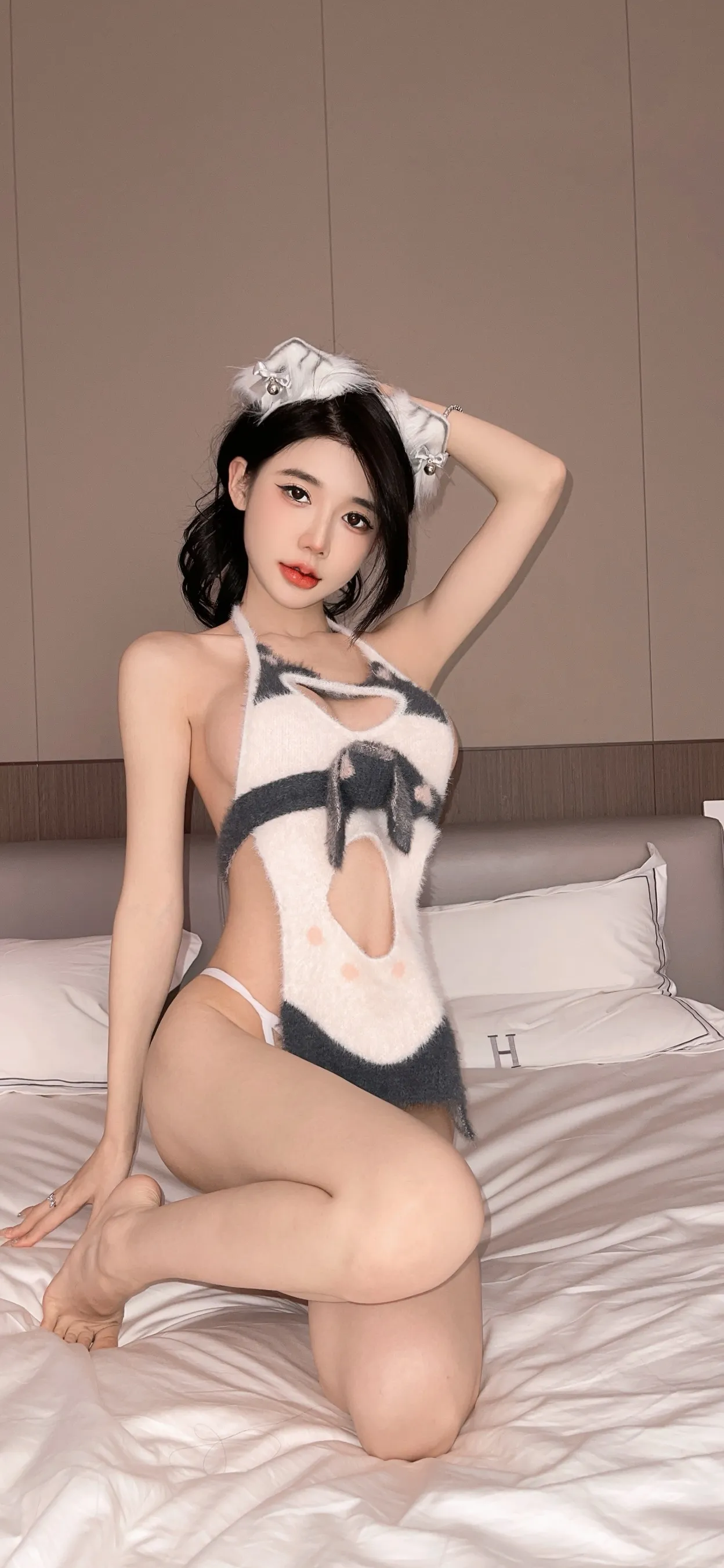 艾西Aiwest cosplay海外Coser 艾西Aiwest黑白服饰造型照片