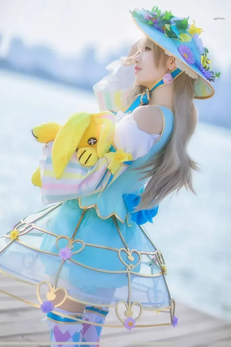聂傲娇海外Coser 聂傲娇蓝色主题服装造型照片
