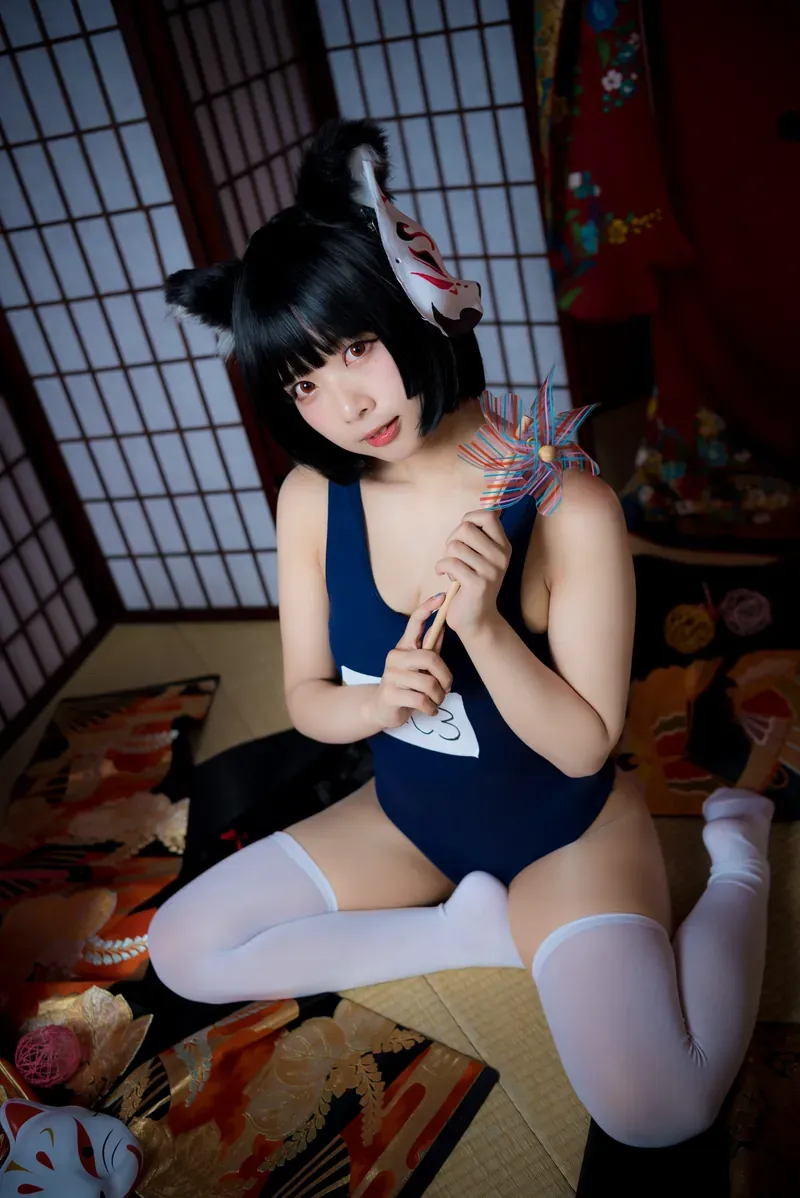 Yui cosplay海外 Yui长发造型图片，服装搭配和整体轮廓呈现公开视觉效果