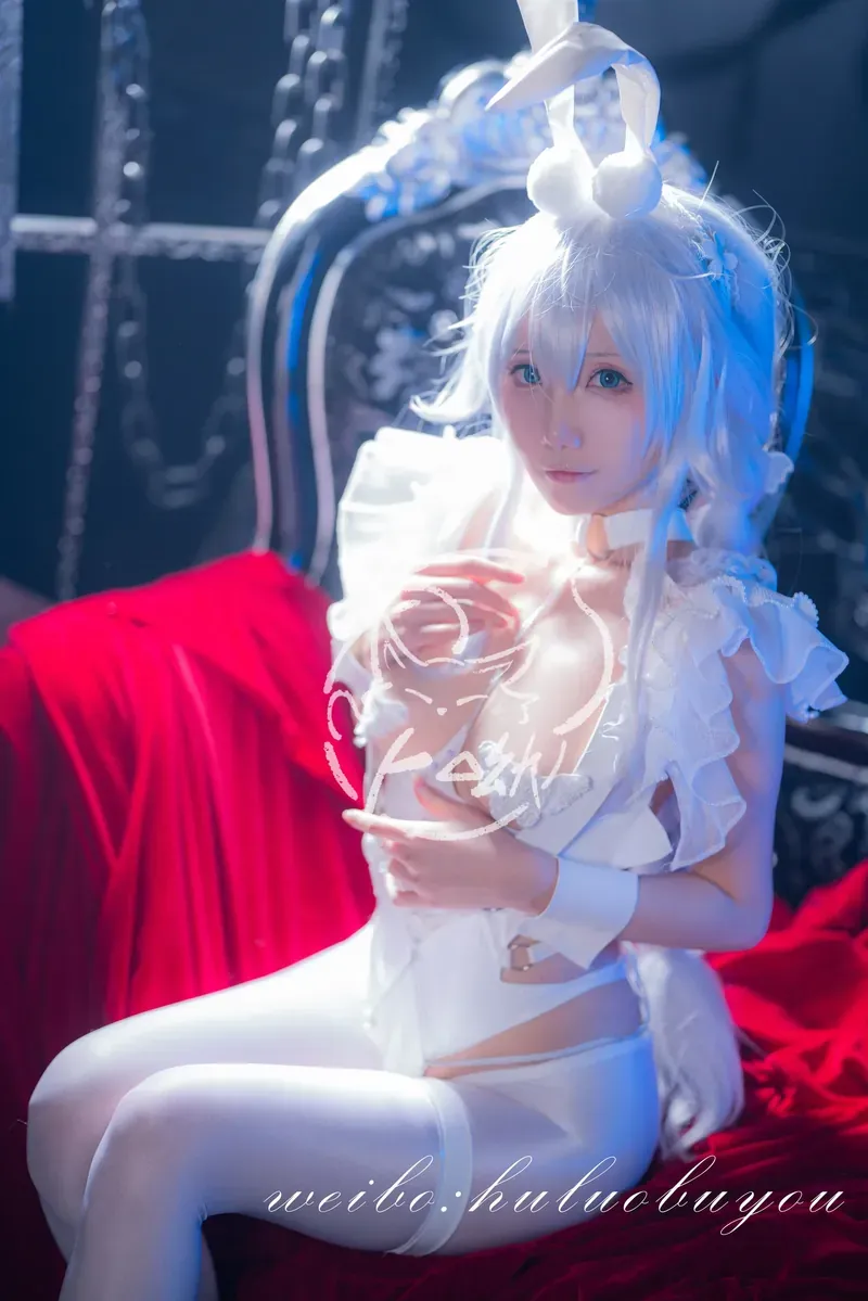 Money冷冷 cosplay海外 Money冷冷白色cosplay造型照片