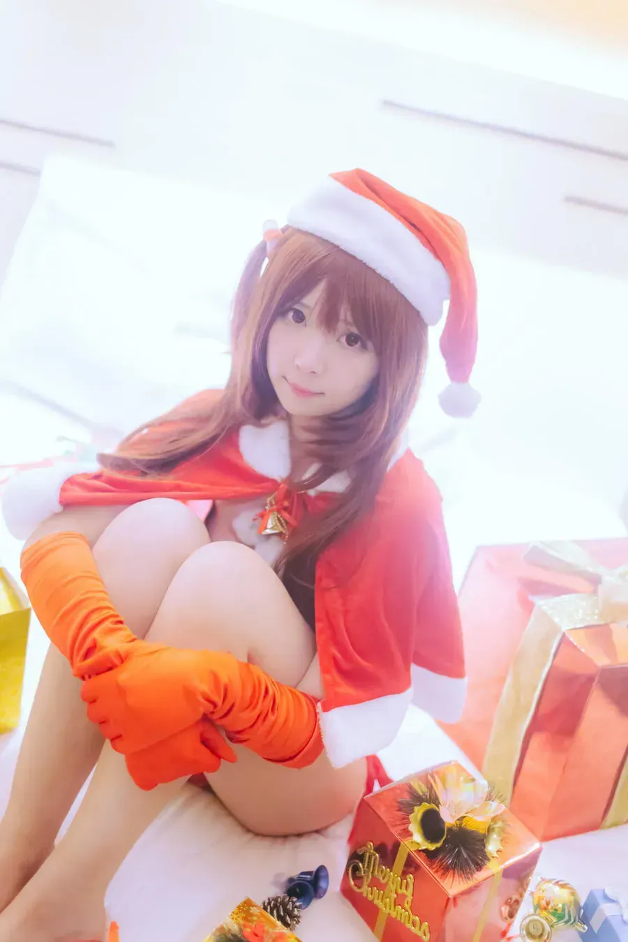 风之领域海外Coser 风之领域红色服装造型与长发刘海可见元素照片