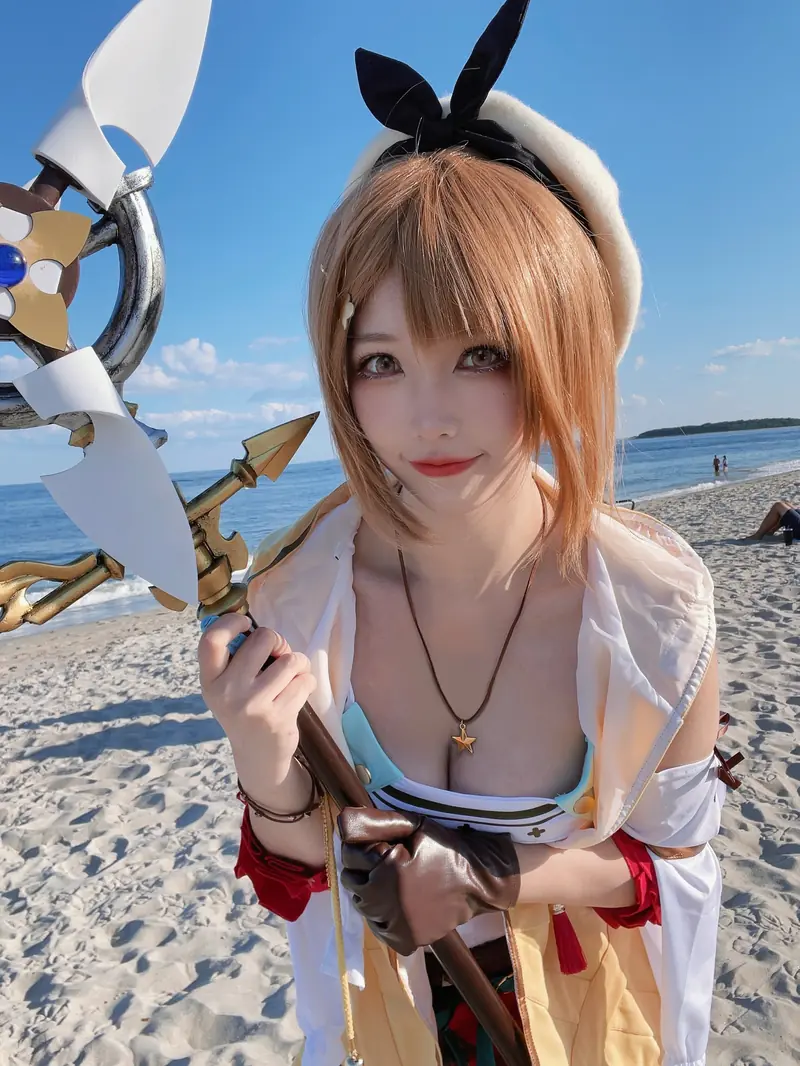 HatoriSama海外Coser HatoriSama海边Cosplay角色造型照片