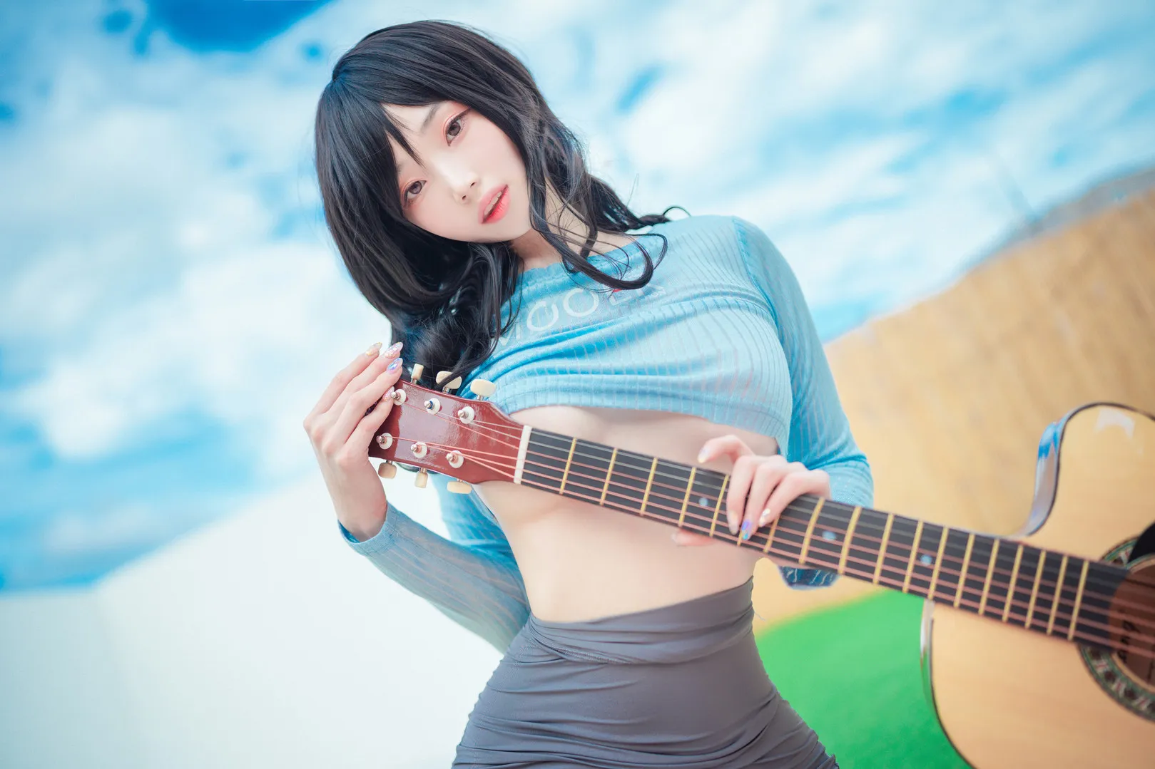Bambi밤비蓝色服装造型与吉他场景摄影