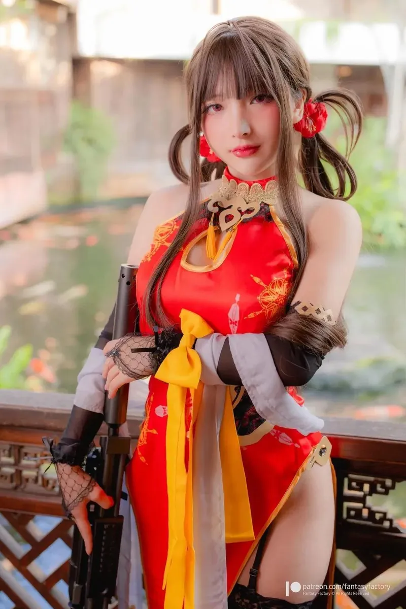 FantasyFactory小丁海外Coser FantasyFactory小丁红色Cosplay服装照片