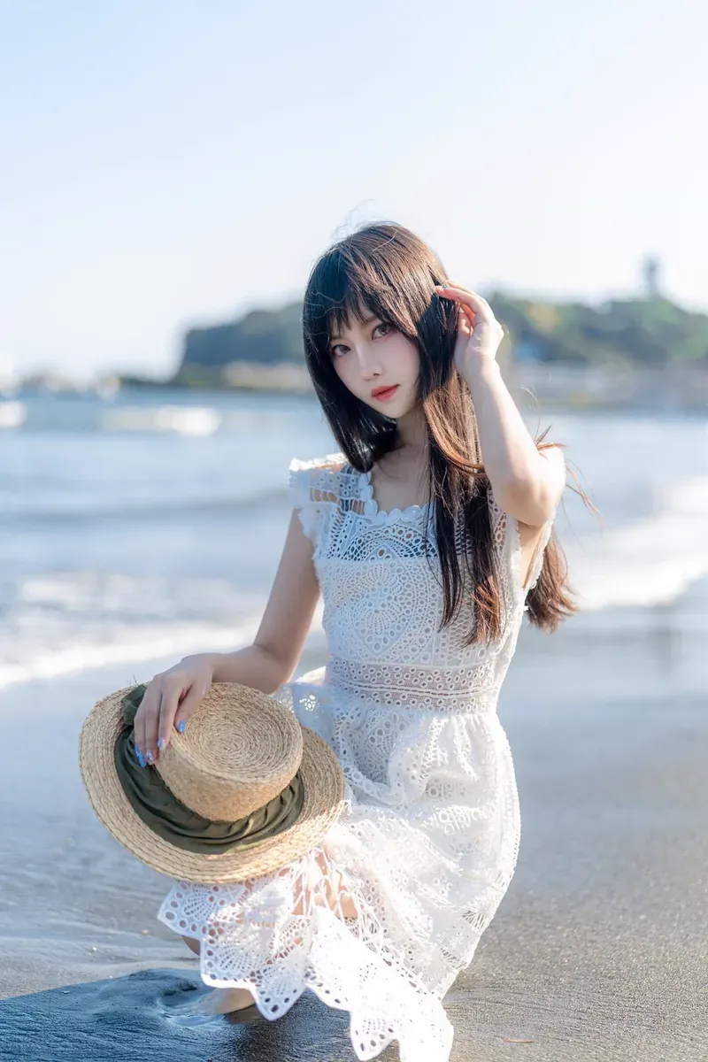 Shika小鹿鹿海外Coser 海边白色服装造型照片