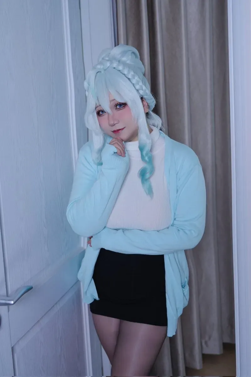 Aery Tiefling海外Coser Aery Tiefling浅蓝白色Cosplay造型