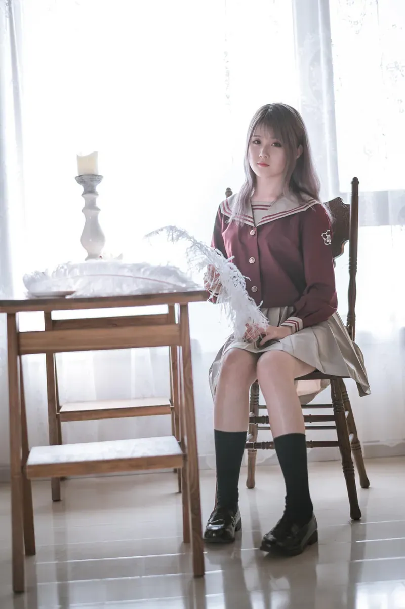 Akisoso秋楚楚海外Coser Akisoso秋楚楚室内制服视觉照片