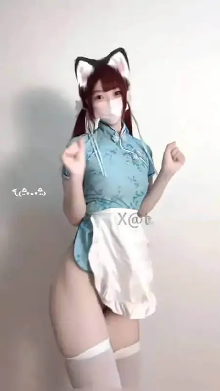 土豆喵海外Coser 土豆喵红色猫系Cosplay造型照片