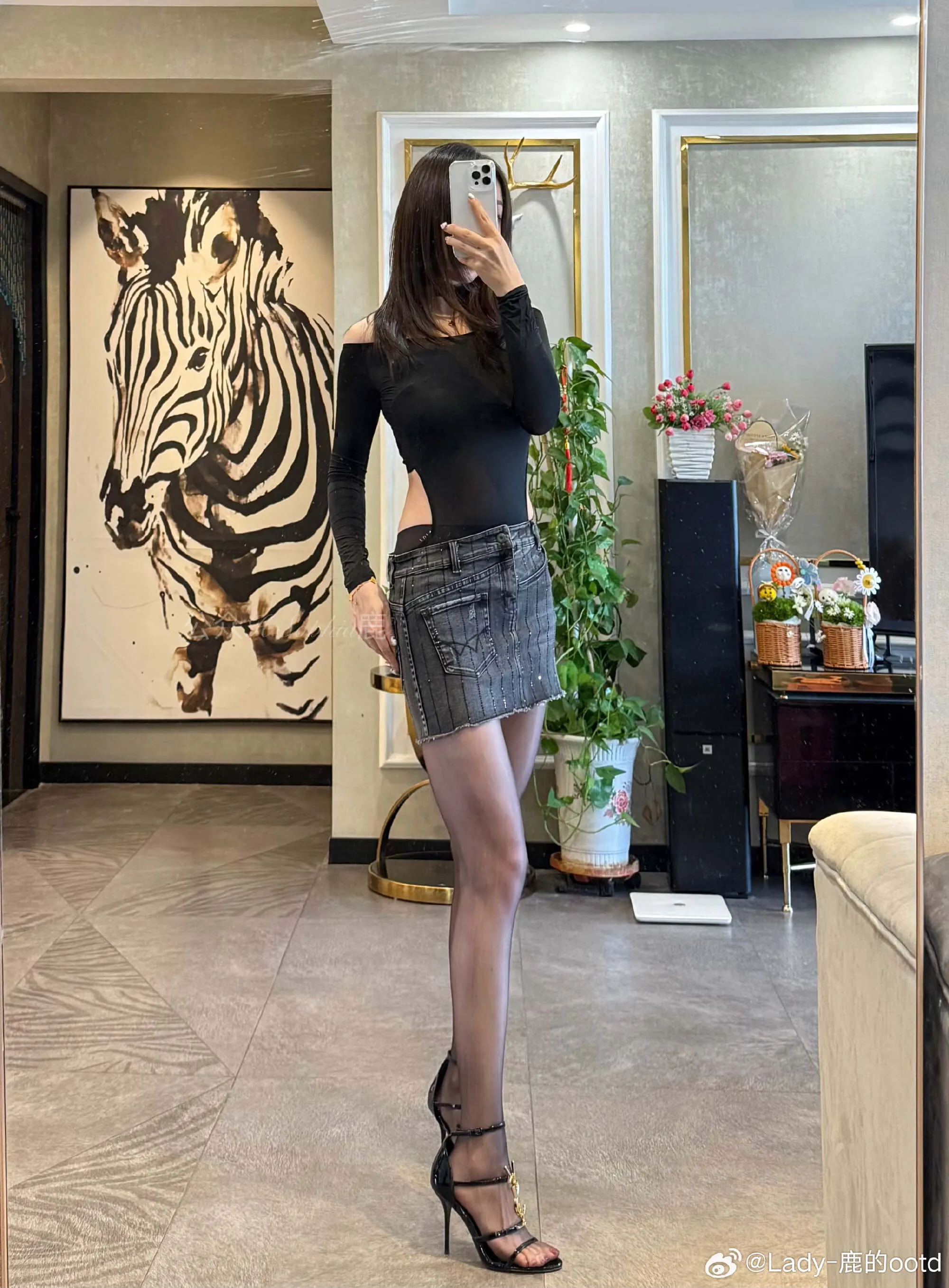 Lady鹿的ootd海外Coser Lady鹿的ootd黑色服装室内写真