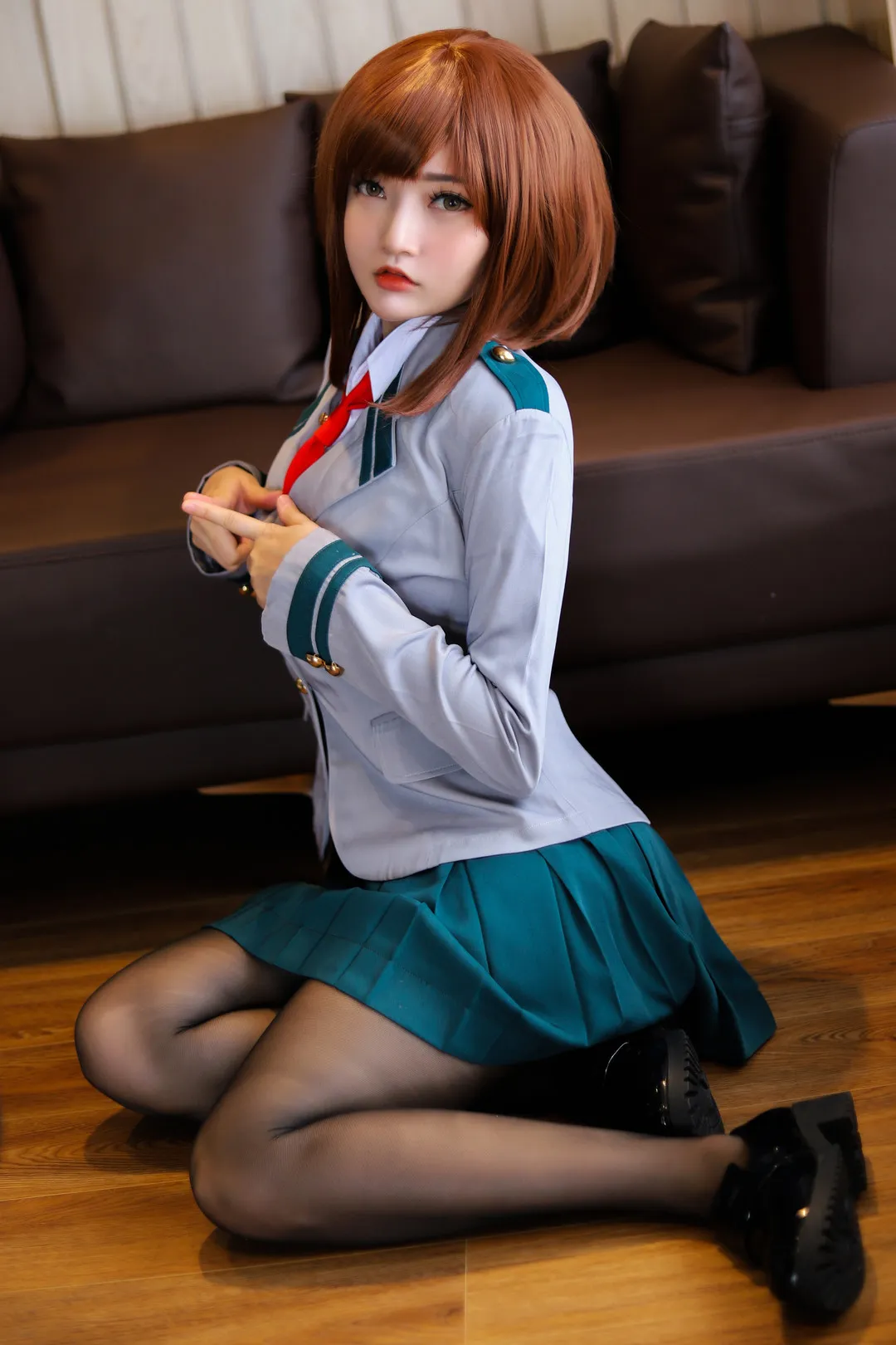 PotatoGodzilla cosplay PotatoGodzilla角色服装红色灯光场景照片