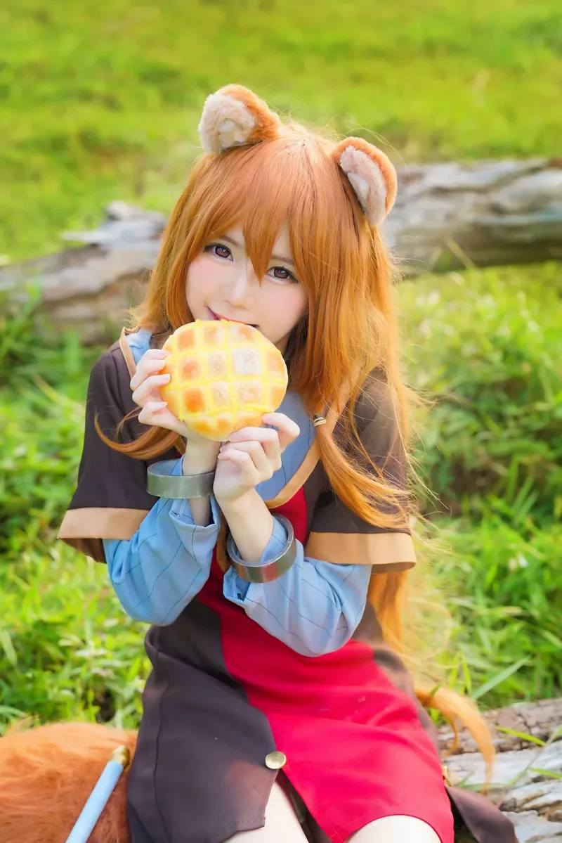 SallyDorasnow海外Coser SallyDorasnow 蓝色发饰短发造型与手部姿态照片