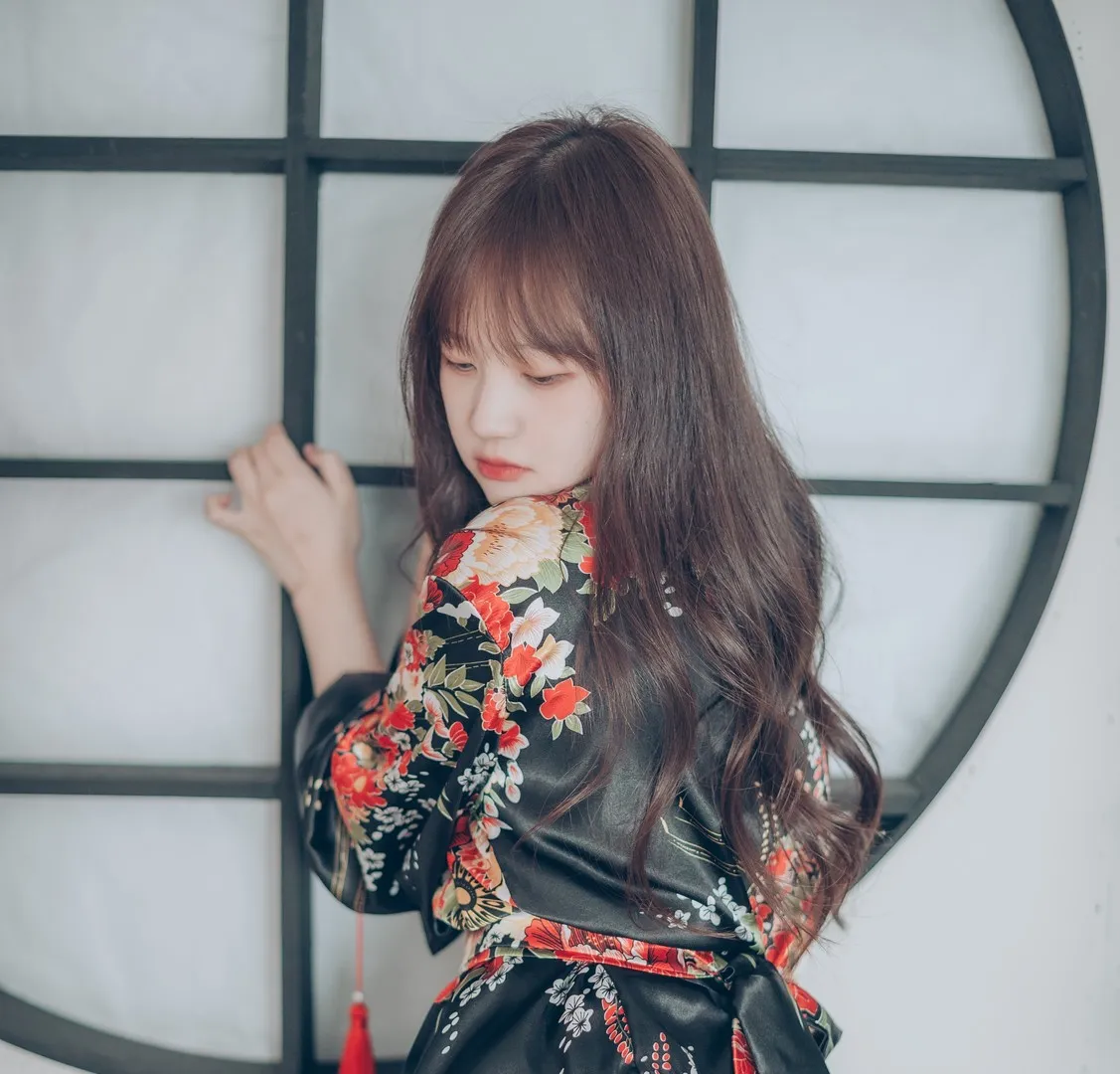 Sia(시아)海外Coser Sia(시아)花纹服装室内构图照片
