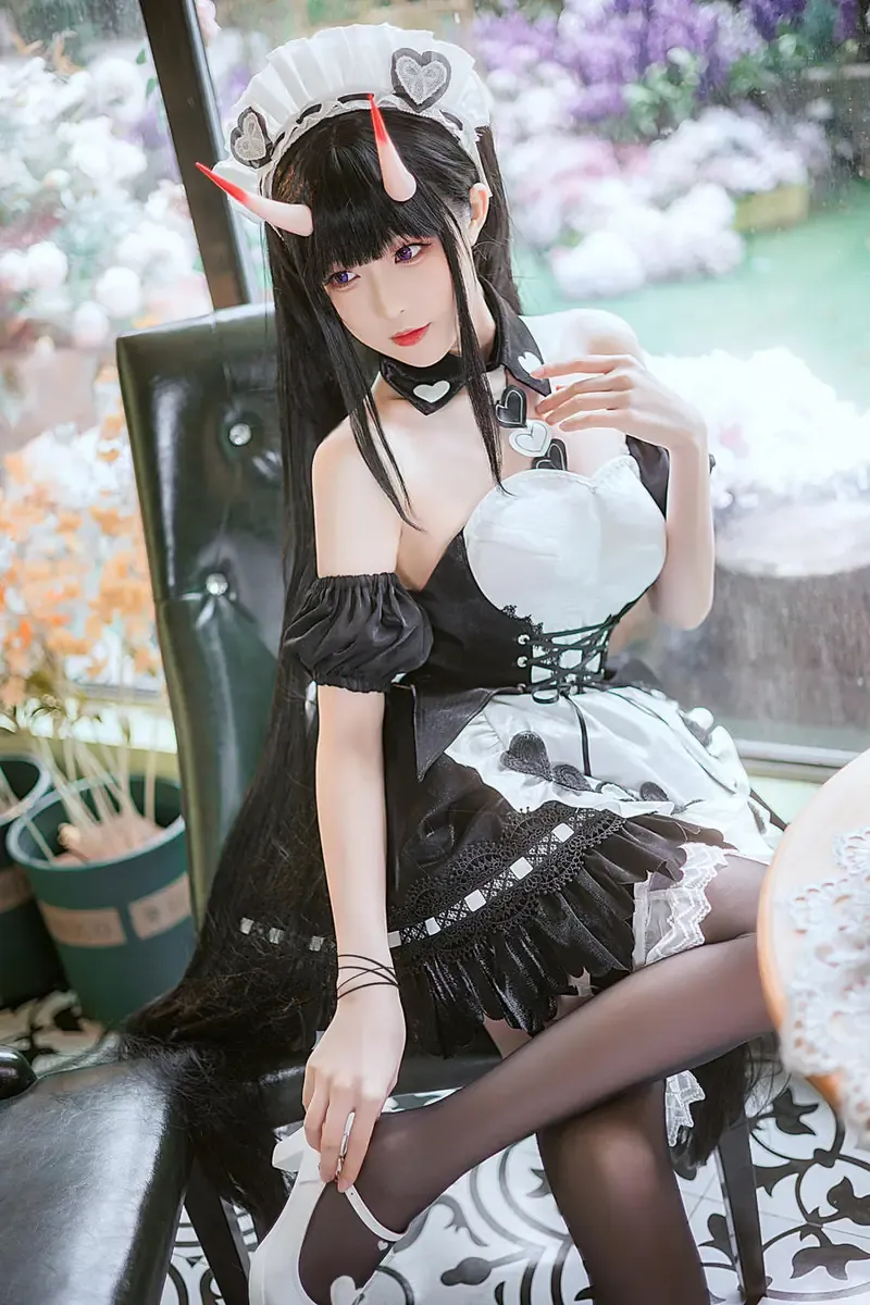 Maruemon海外Coser Maruemon黑白服装与长发造型照片