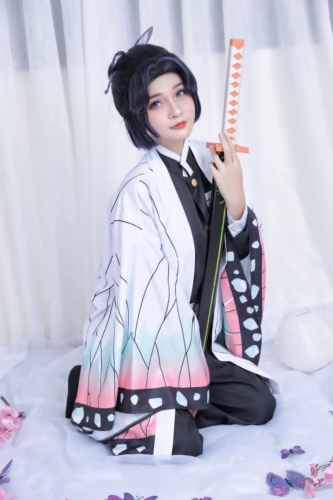 Azami_雒雒海外Coser Azami_雒雒白色动漫角色服装写真