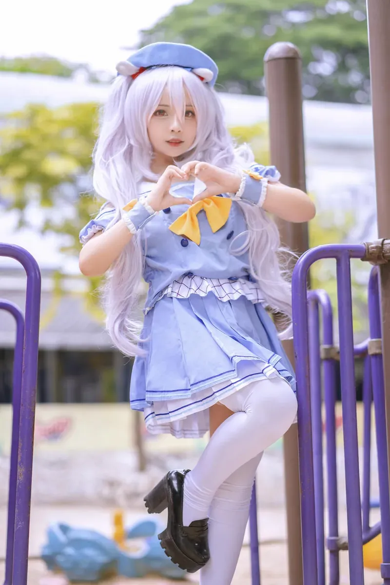 SayoMomo海外Coser SayoMomo户外浅色cosplay造型照片