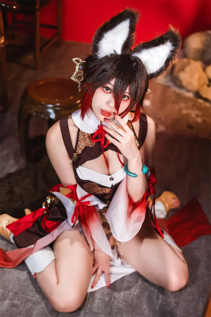 九言 cosplay 海外Coser 九言黑红服装搭配兽耳装饰的Cosplay造型照片
