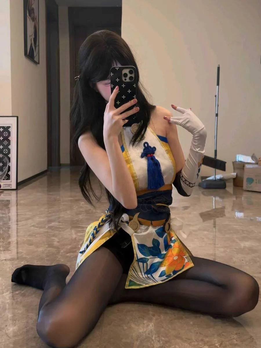 抖音Ck海外人物 抖音Ck公开造型照片，带有角色服饰元素的彩色搭配
