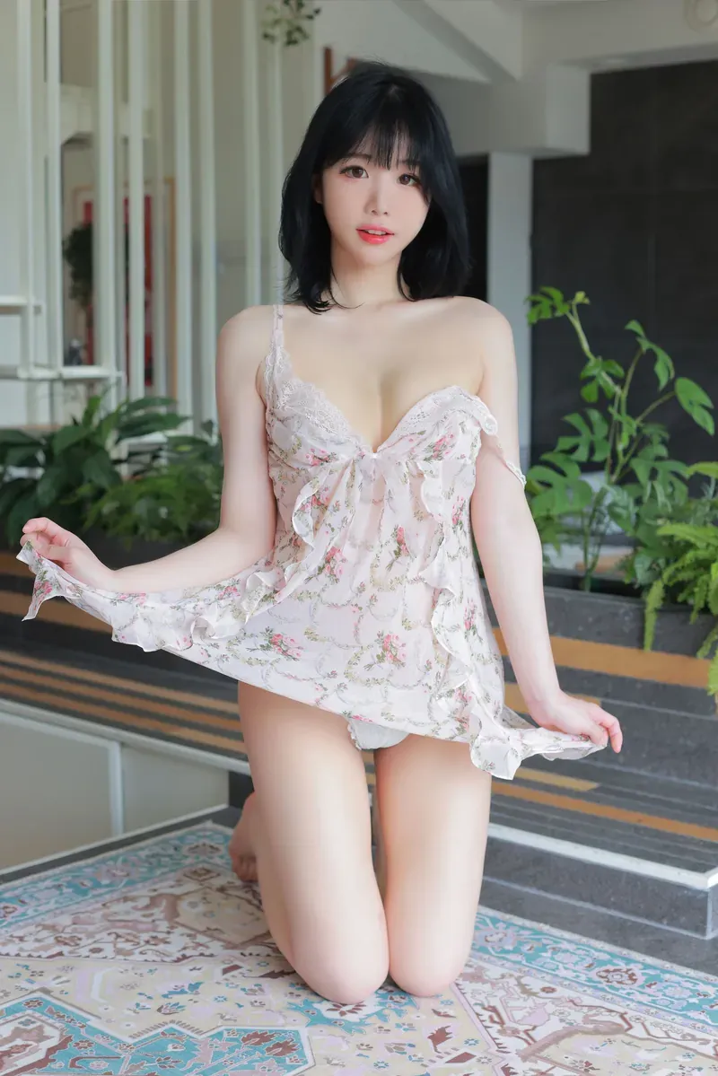 rioko凉凉子 cosplay 海外Coser rioko凉凉子室内花纹服装造型