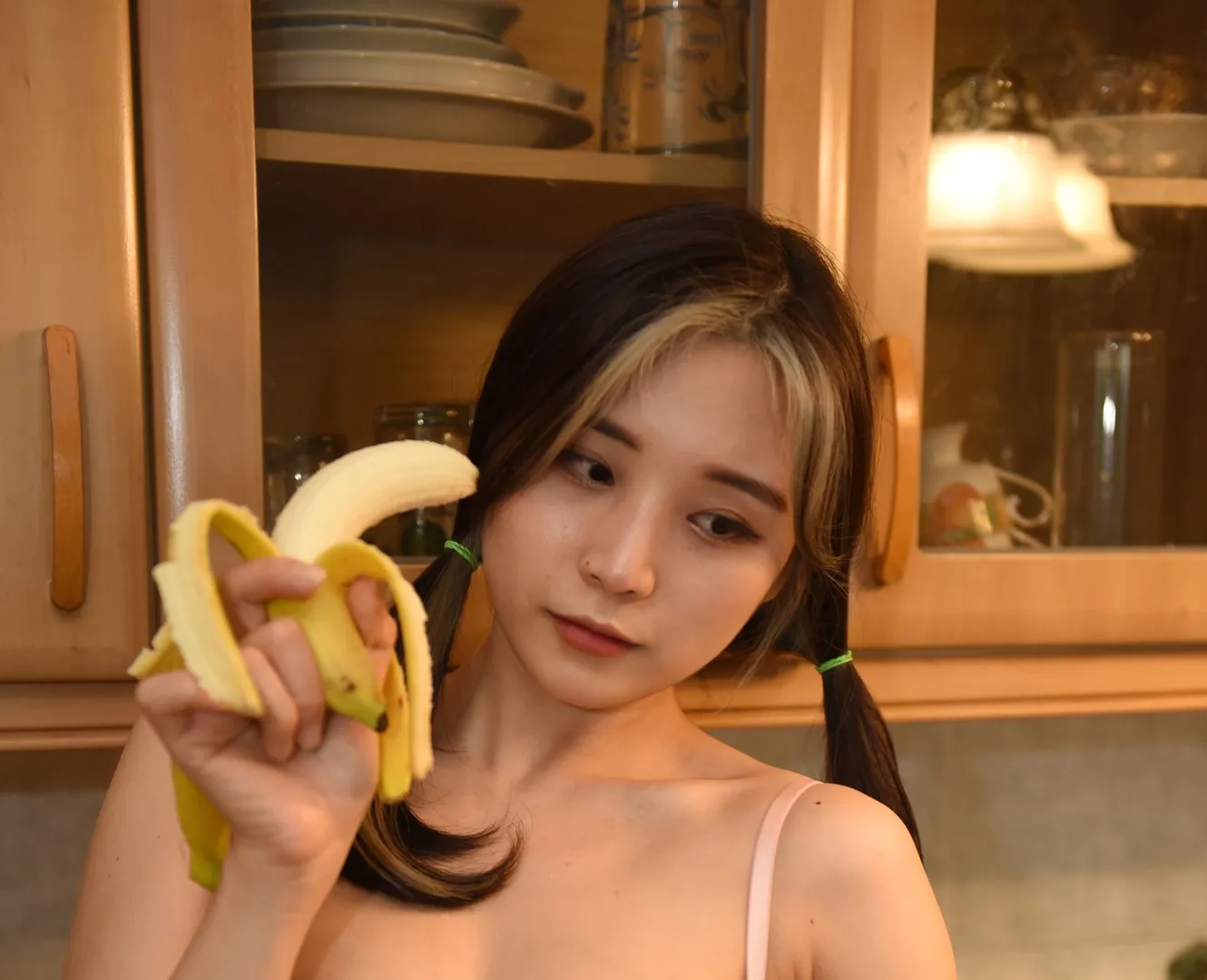 ggotbbang海外Coser ggotbbang暖色背景生活场景照片