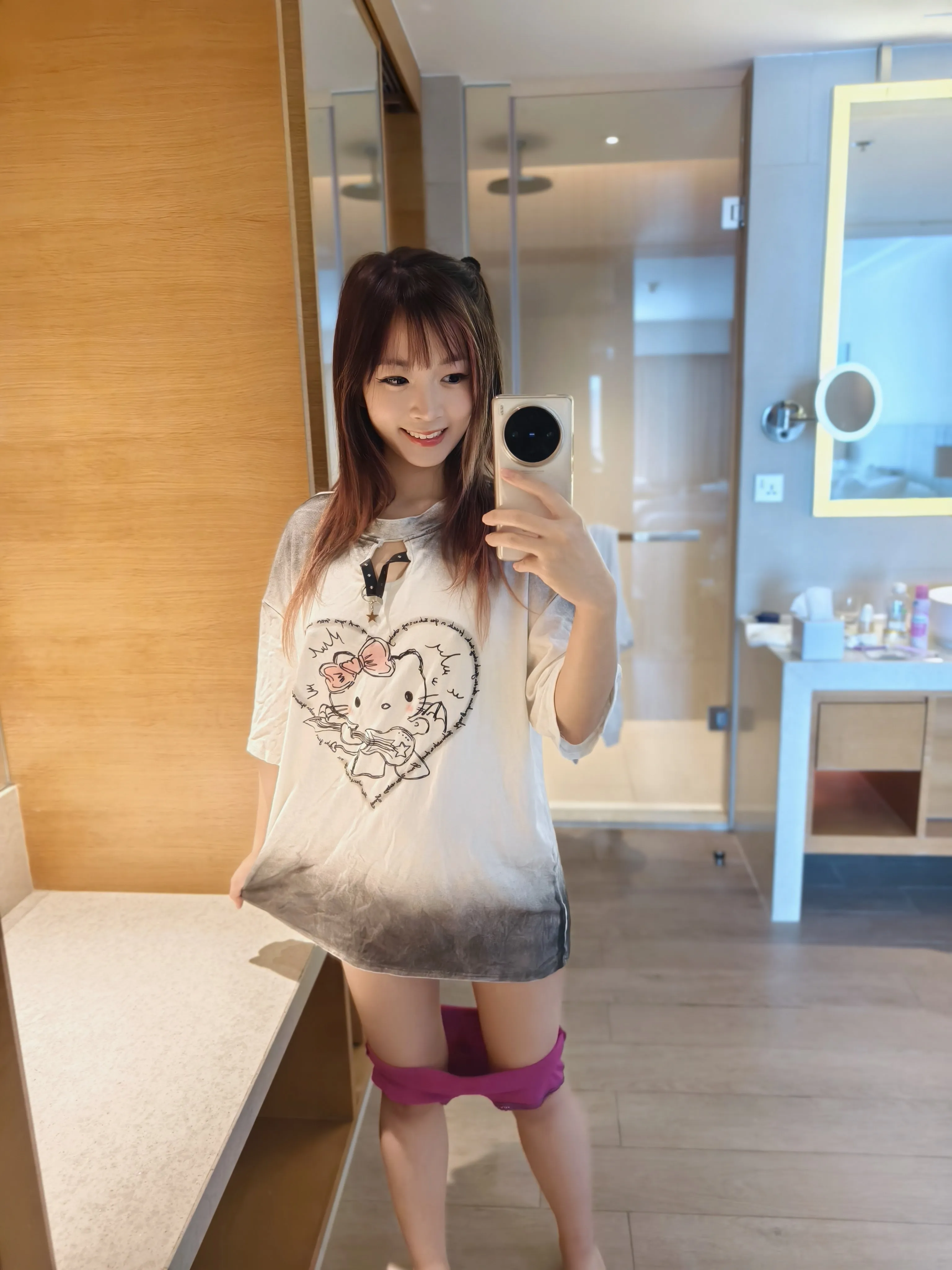 jayinne海外Coser 海外Coser 室内镜面自拍白色衣服日常风格照片