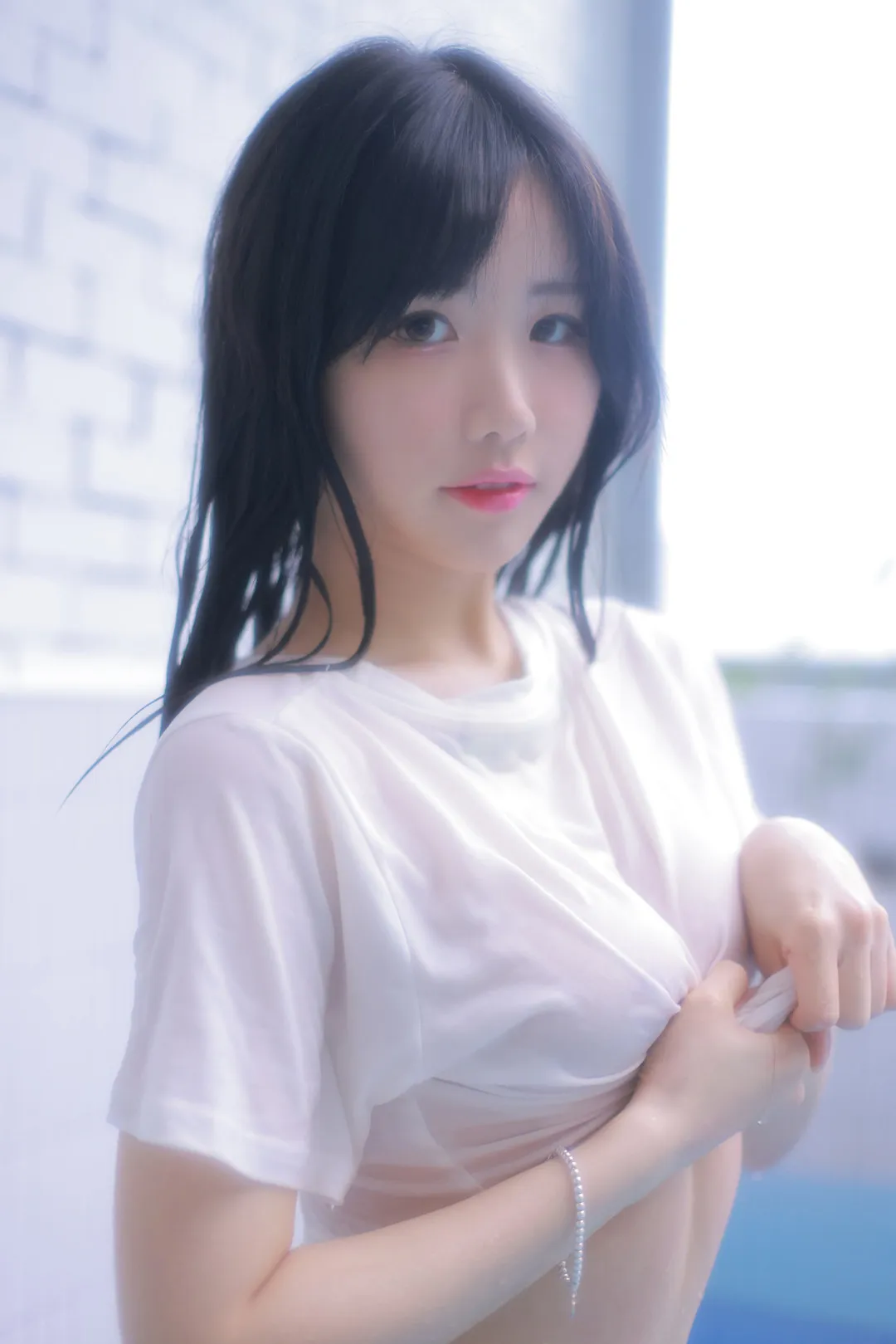 Monthly Addielyn（에디린） Monthly Addielyn 白色上衣近景写真姿态