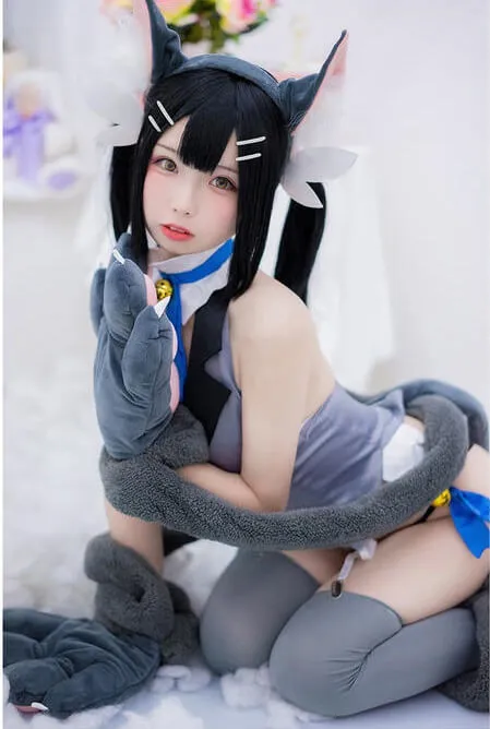 十万珍吱伏特海外名称与作品 十万珍吱伏特cosplay视觉导读与 十万珍吱伏特黑色角色服装造型照片