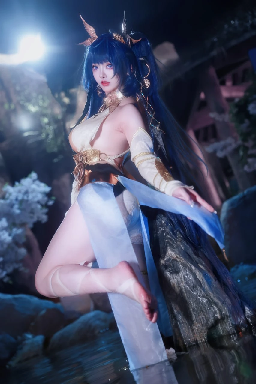 前野太太 cosplay 海外名称与作品 前野太太蓝色长发角色造型公开作品图