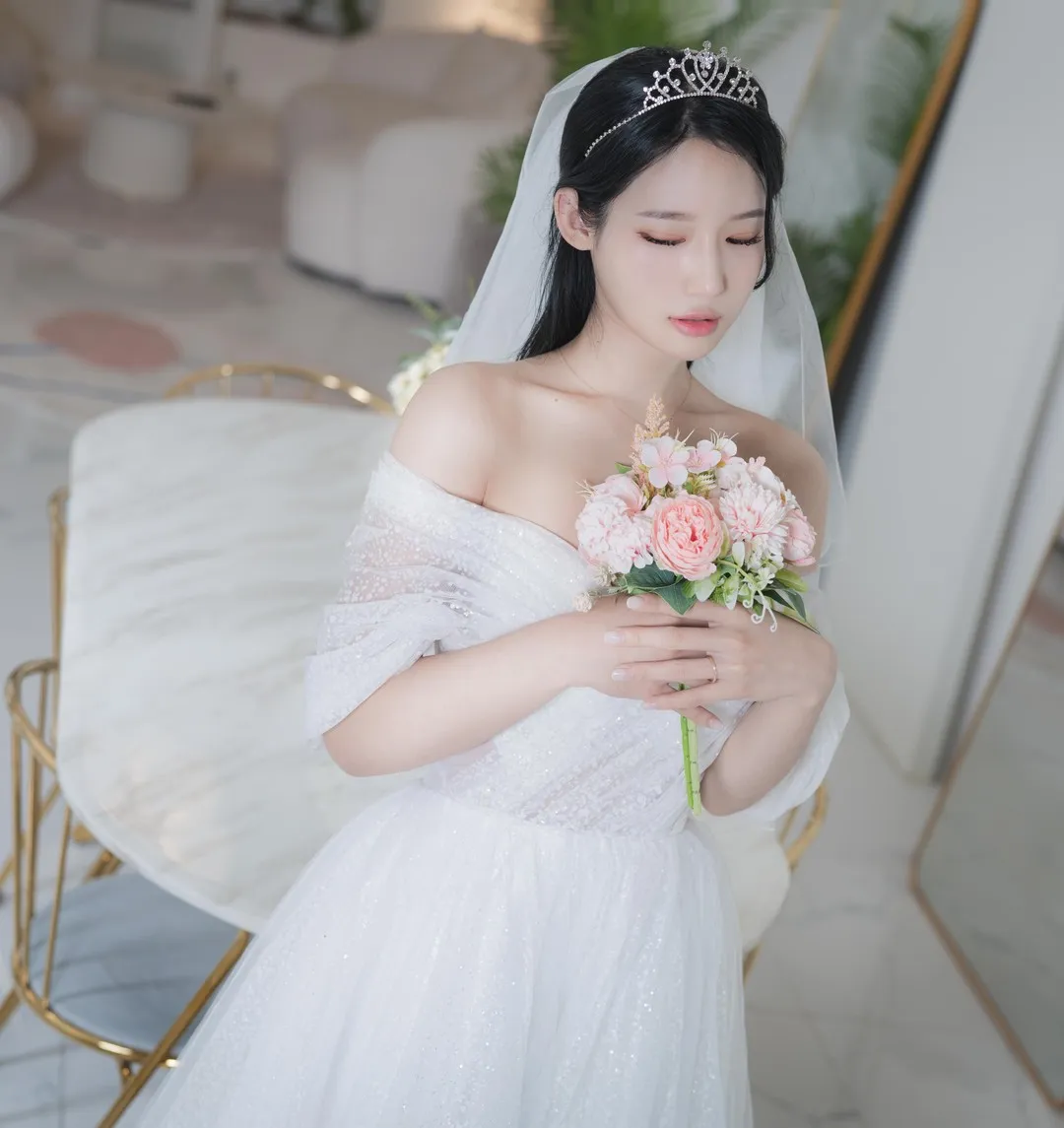 Yeha(예하)白色礼服与头纱造型照片