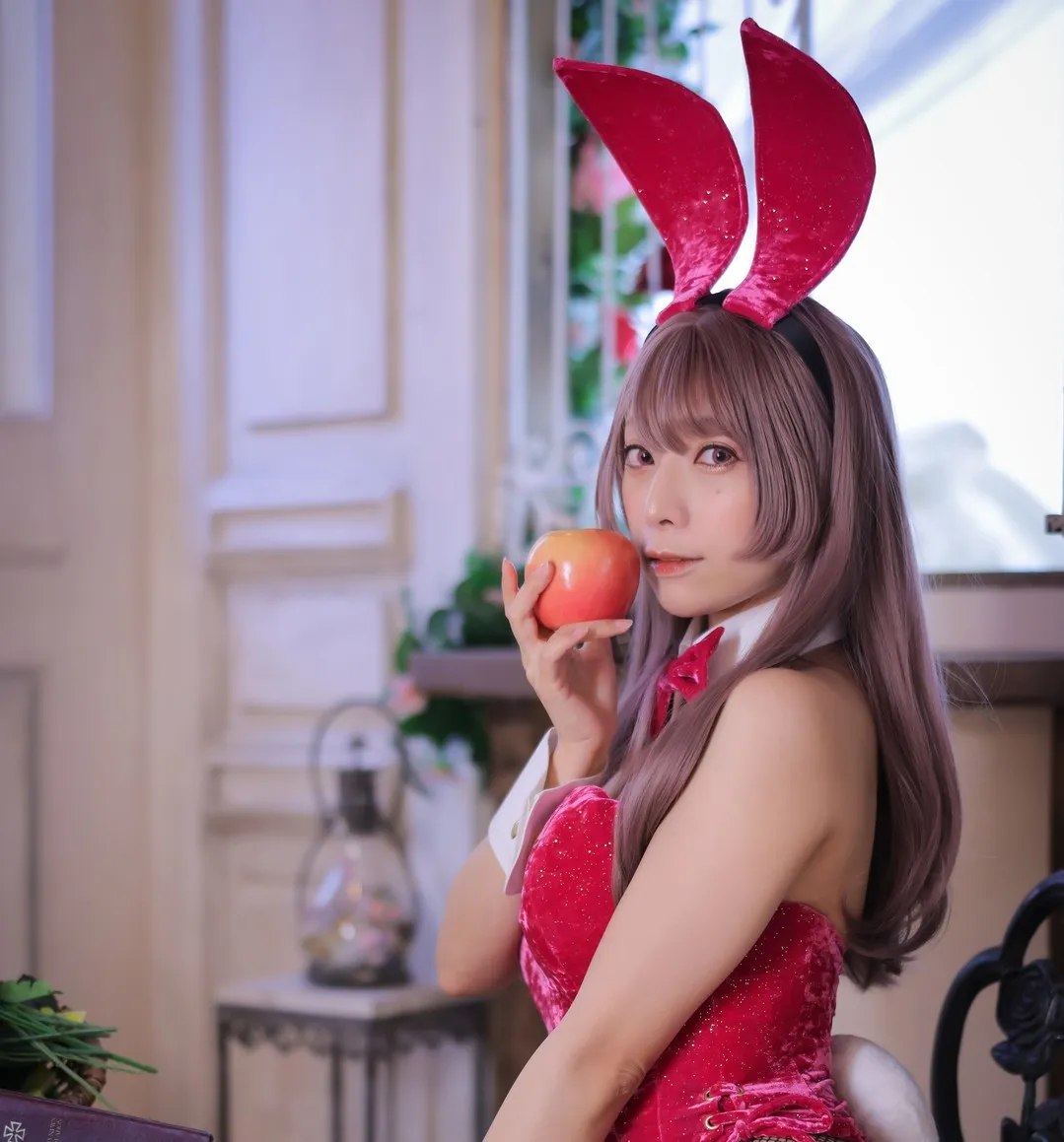 宫本彩希海外名称与作品 宫本彩希cosplay与写真视觉 宫本彩希红色兔耳Cosplay造型