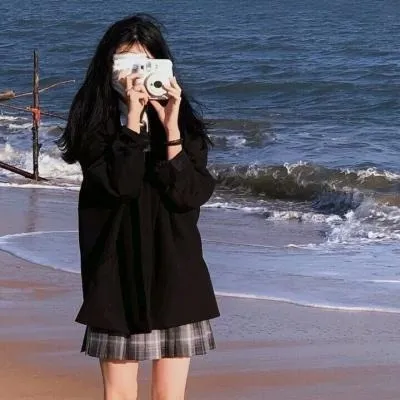 nide_xiaogou海外Coser 海边环境中的人物站姿与黑色服装搭配