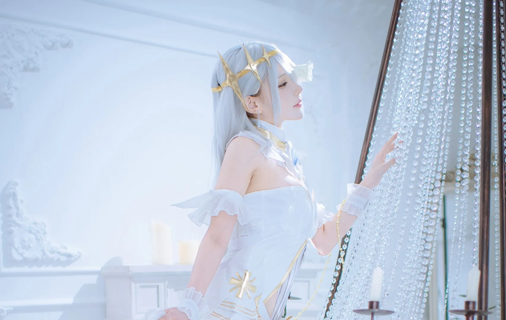凛子酱海外名称识别与cosplay作品整理 凛子酱白色系Cosplay造型,银白长发与礼服元素