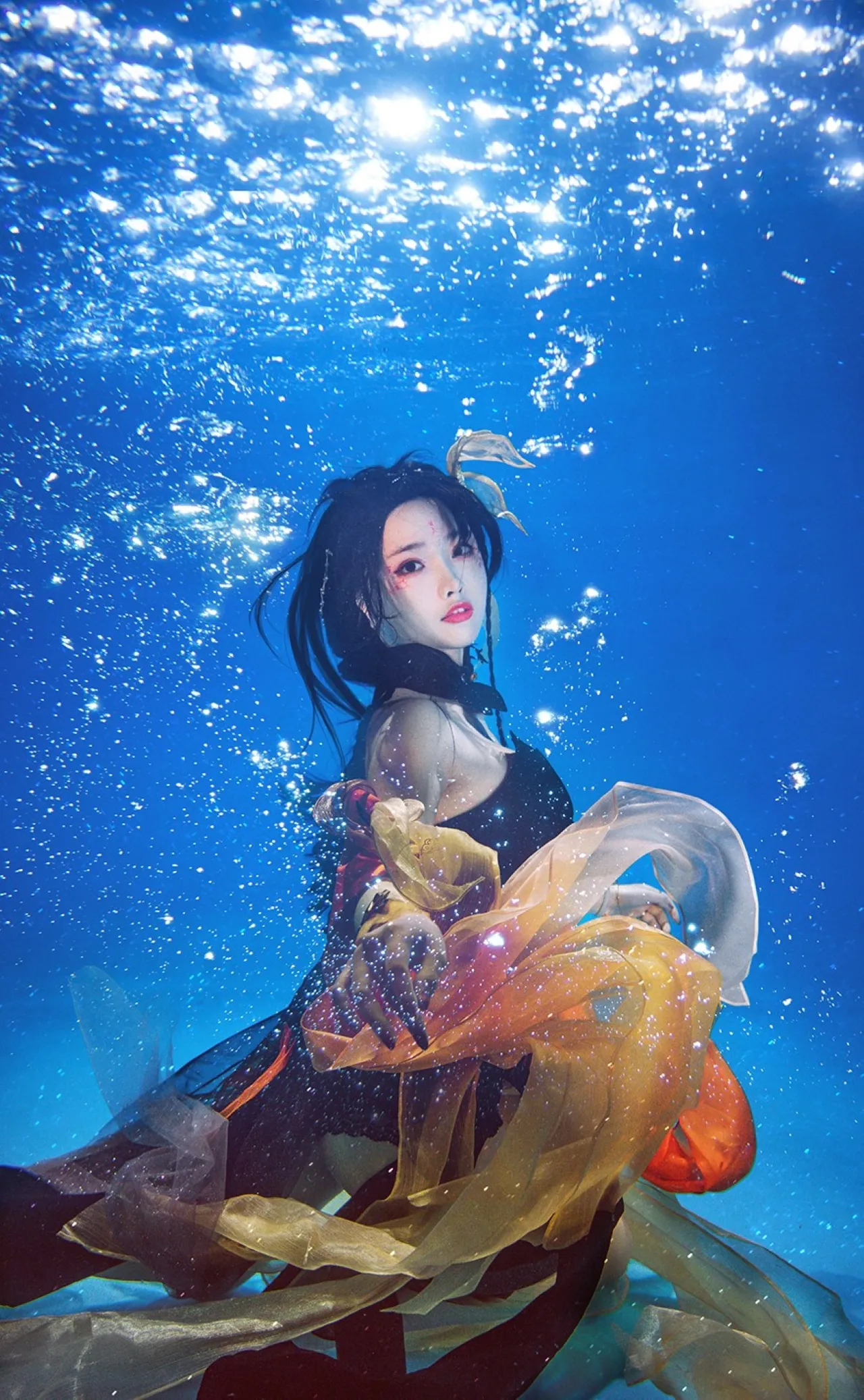 只是简言 cosplay 跨语言名称与作品 只是简言蓝色环境Cosplay中的角色服装与空间构图