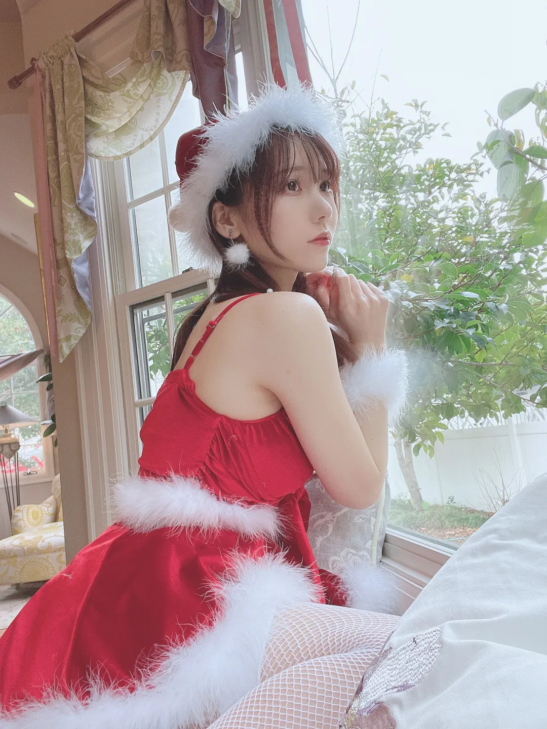 けん研（けんけん）海外Coser けん研(けんけん)红色主题服装造型照片