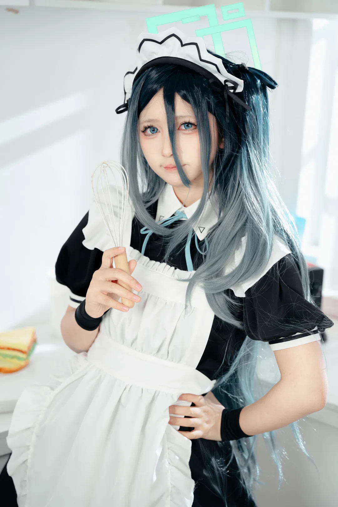 喜欢爱理吗Cosplay作品与海外名称 喜欢爱理吗Cosplay造型照片,展示黑白女仆服装、长发和角色配件