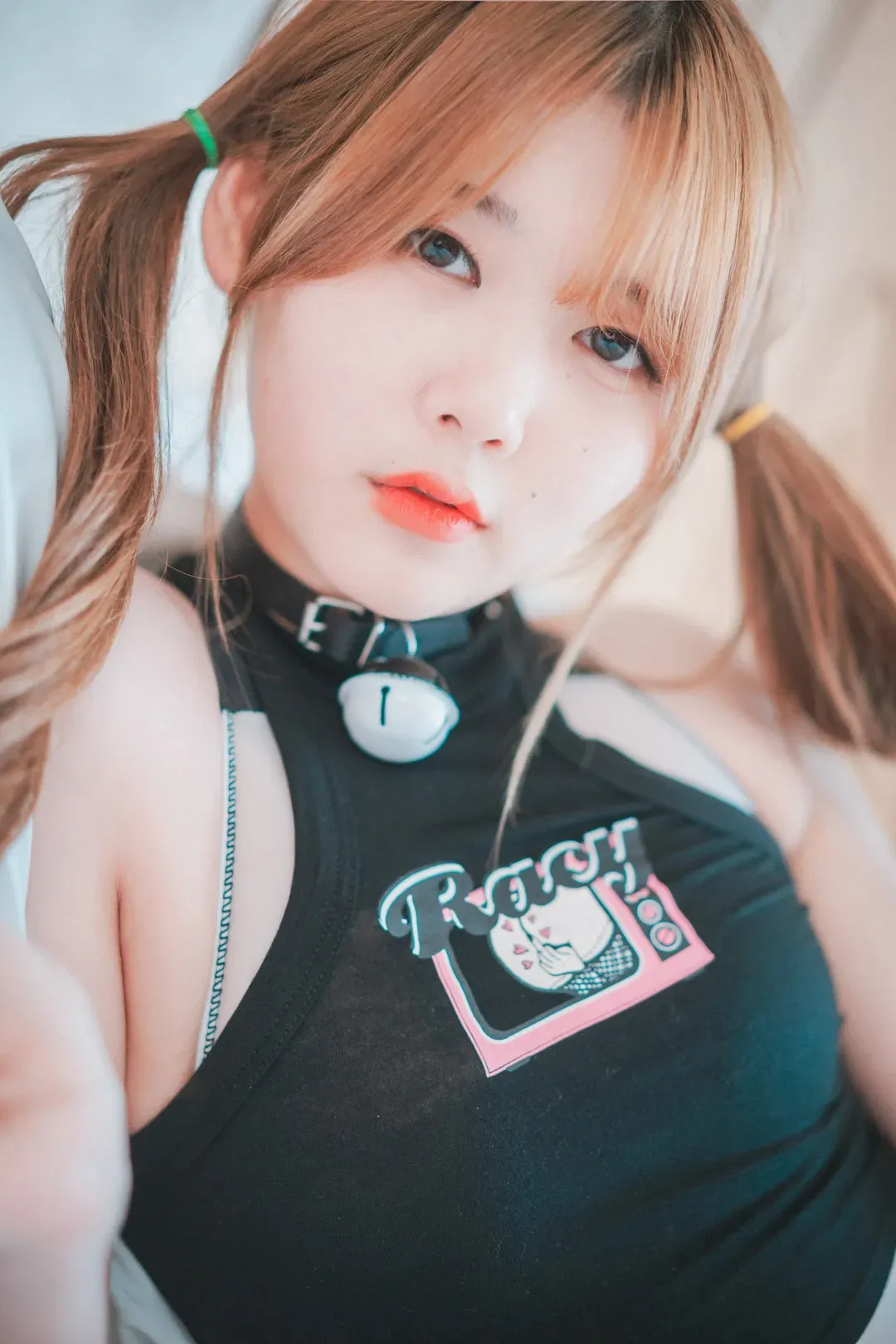 Zia(지아)海外Coser Zia(지아)黑色服装双马尾造型照片