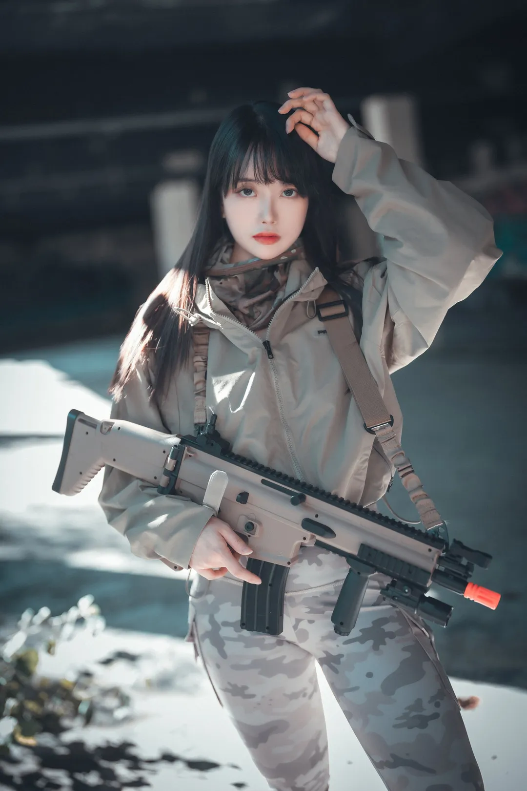 ZziZzi(모찌)浅色服装与长发造型照片