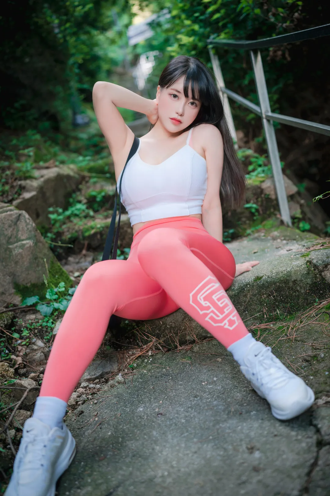 ZziZzi(모찌)户外运动服装坐姿照片