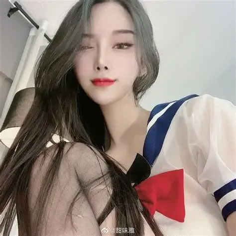 cc小恩雅海外Coser cc小恩雅校园风服装造型照片