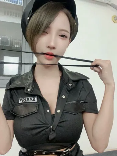 大鹅炖蘑菇海外名称与作品 大鹅炖蘑菇黑色制服风格造型照片