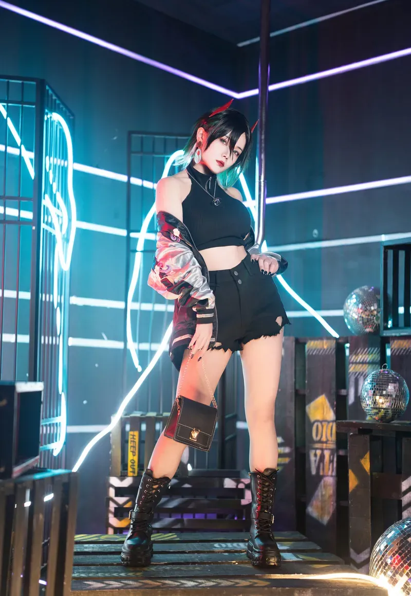 巴鲁巴鲁BaRu海外Coser名称识别与作品整理 巴鲁巴鲁BaRu都市灯光Cosplay造型照片
