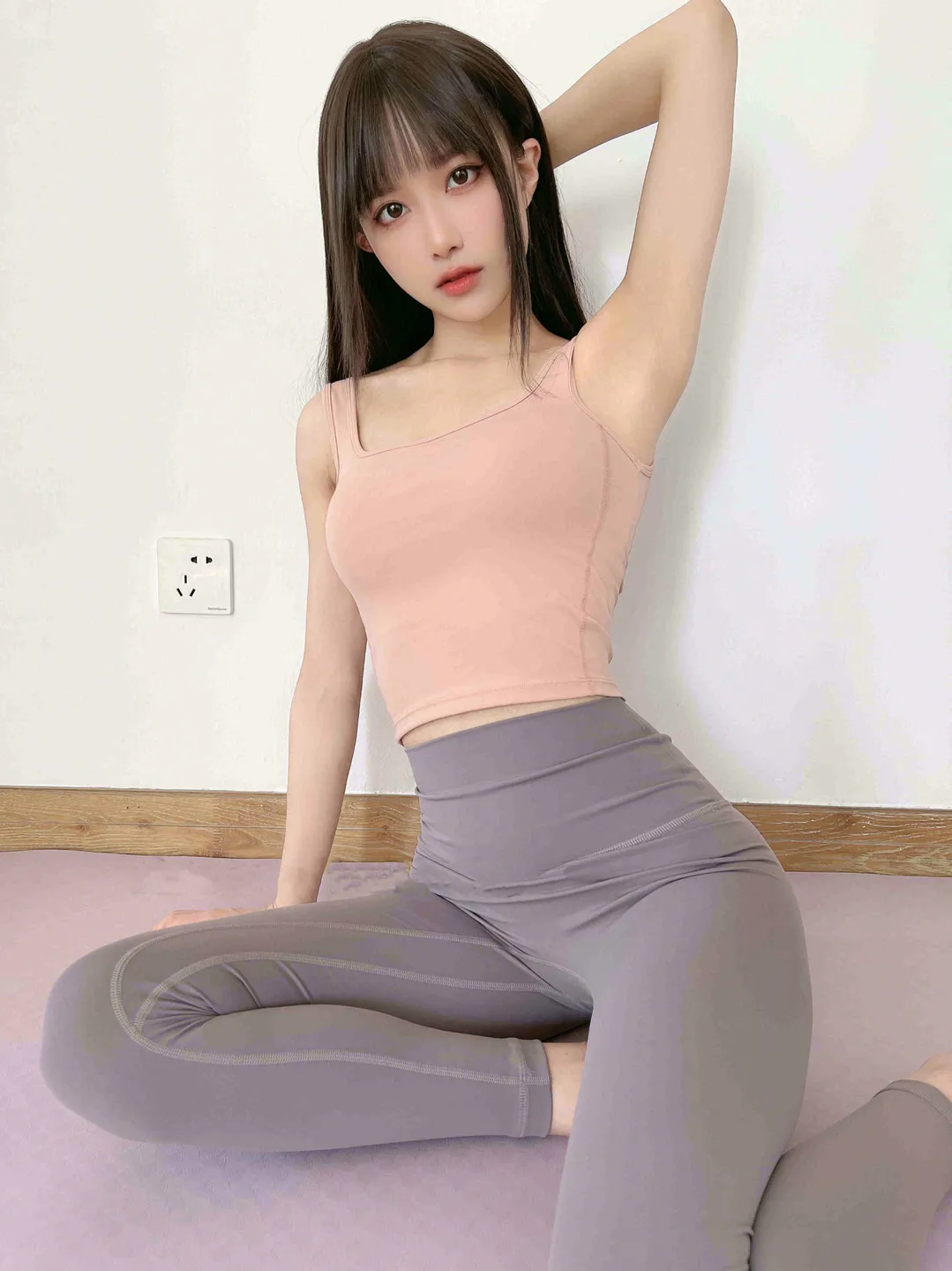 布丁大法 cosplay 海外名称与作品 黑色主题造型室内照片，包含背景和光线效果
