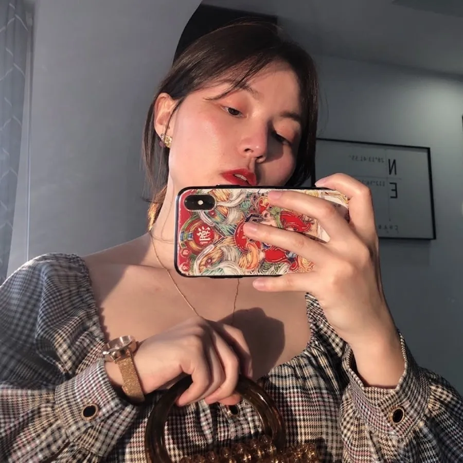 发发儿 cosplay 跨语言名称与作品 发发儿格纹服装自拍中的发型与日常造型细节