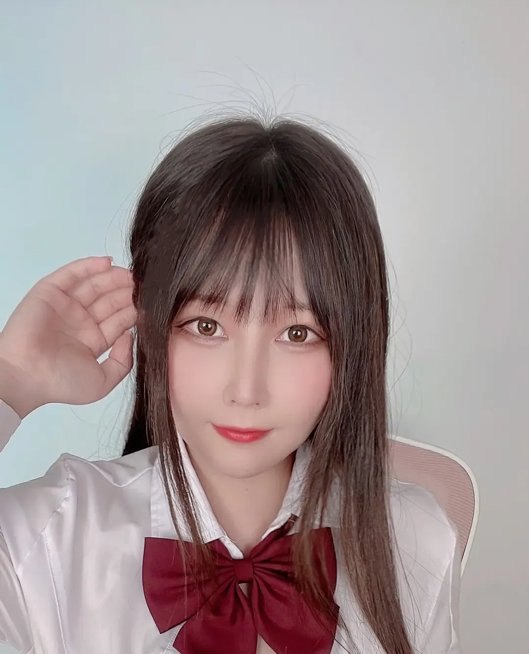 kaneko咔喵海外名称与作品 kaneko咔喵 Cosplay作品与公开 kaneko咔喵深色长发白色制服造型照片